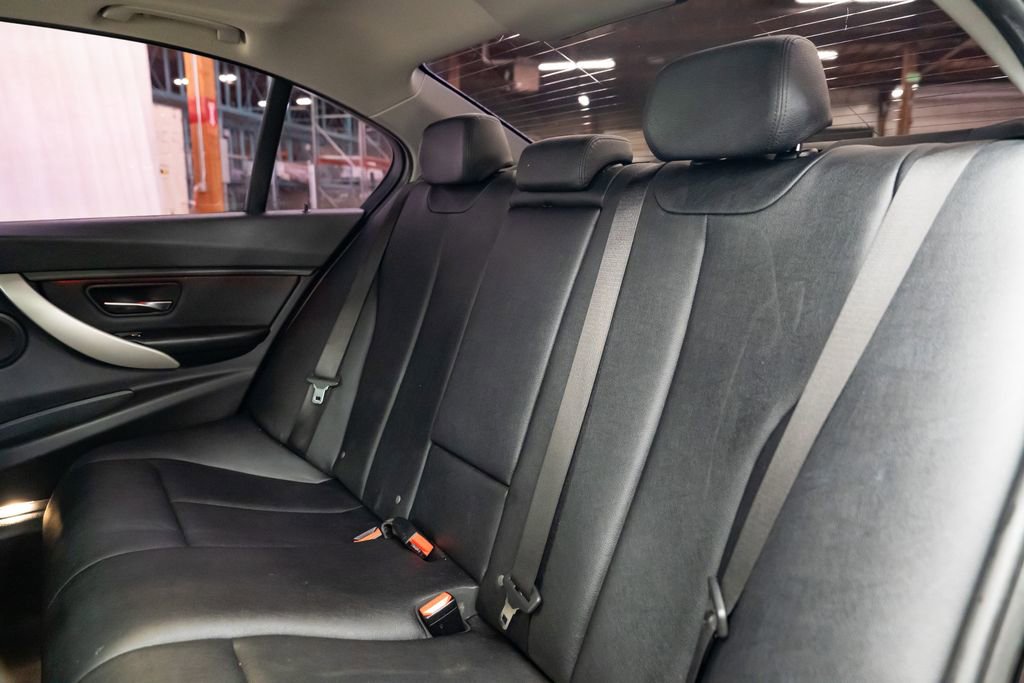 Used 2017 BMW 320i Sedan RWD image 23