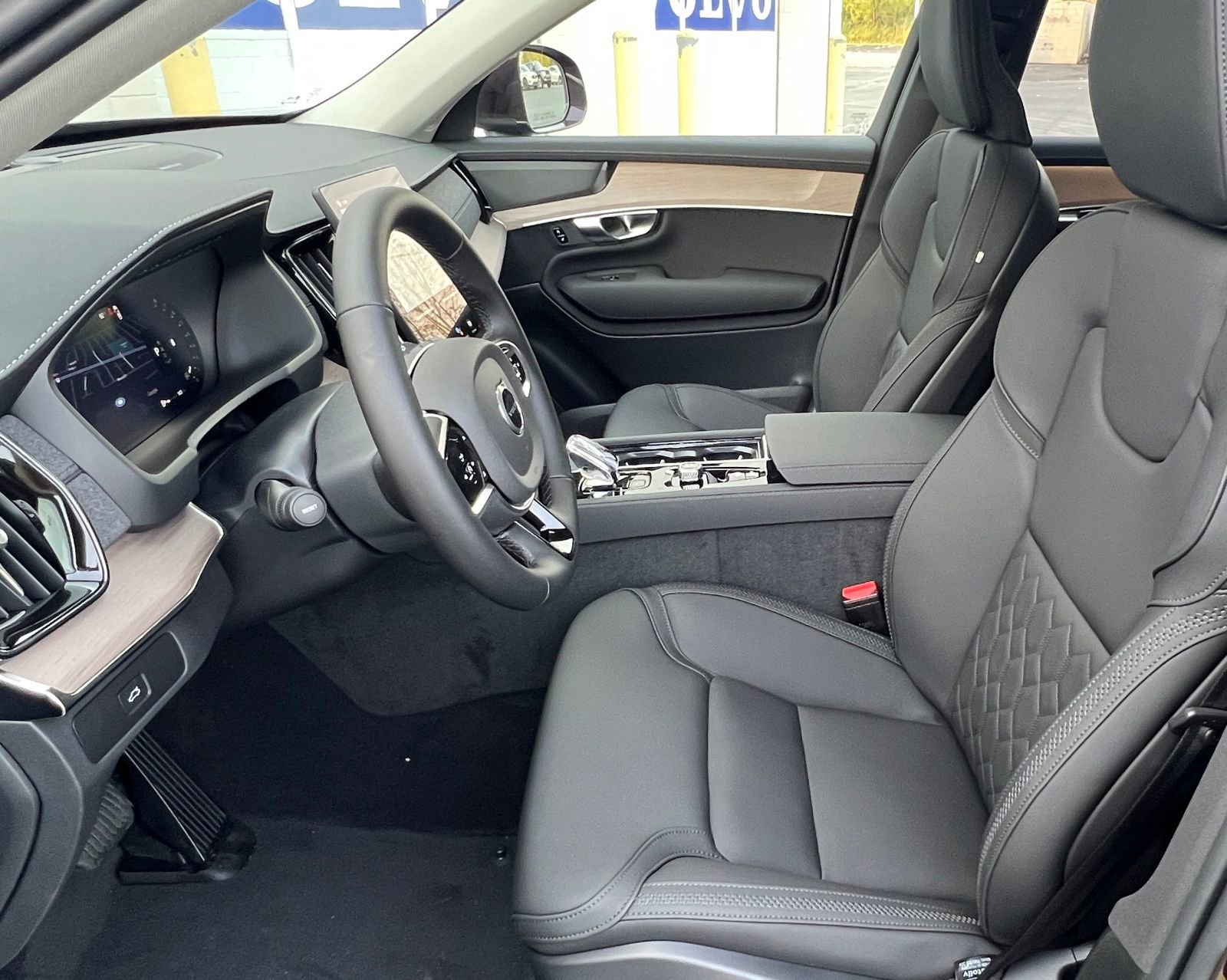 New 2026 Volvo XC90 B6 Plus w/ Protection Package Premier image 12