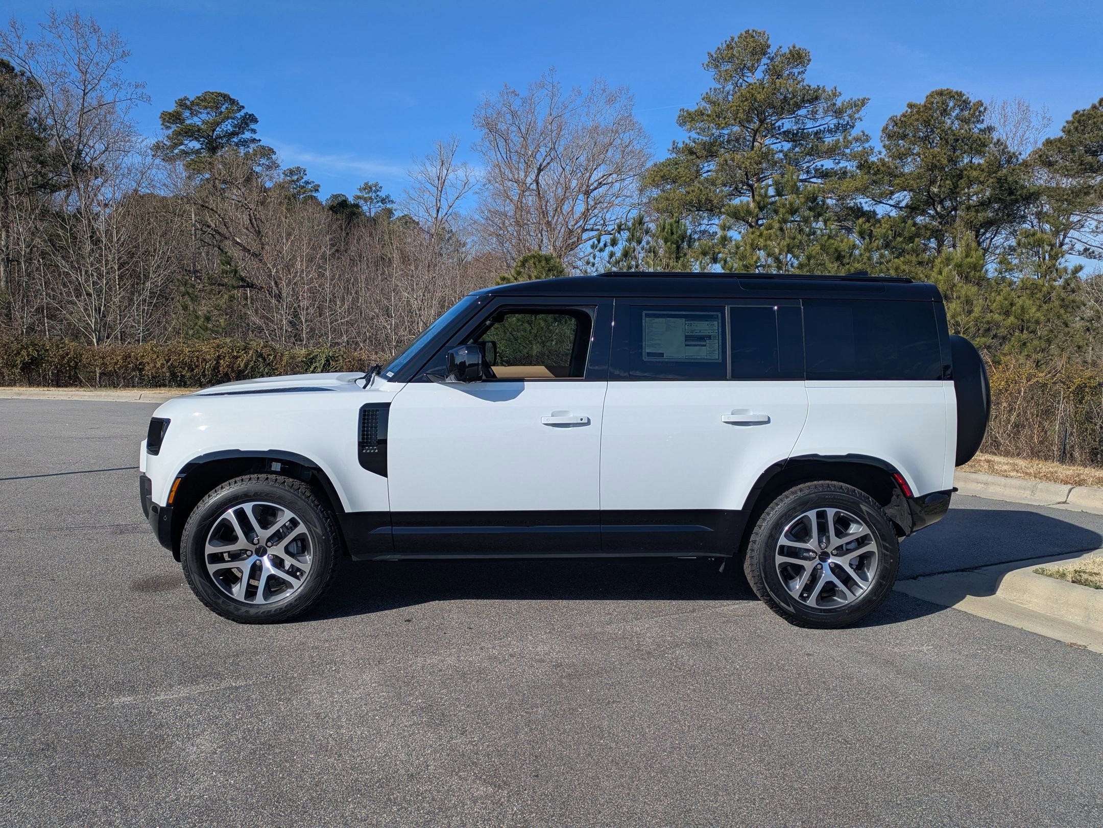 New 2026 Land Rover Defender 110 X-Dynamic SE image 8