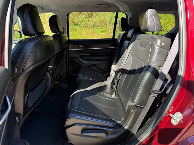 Used 2023 Jeep Grand Cherokee L Limited w/ Luxury Tech Group II image 15