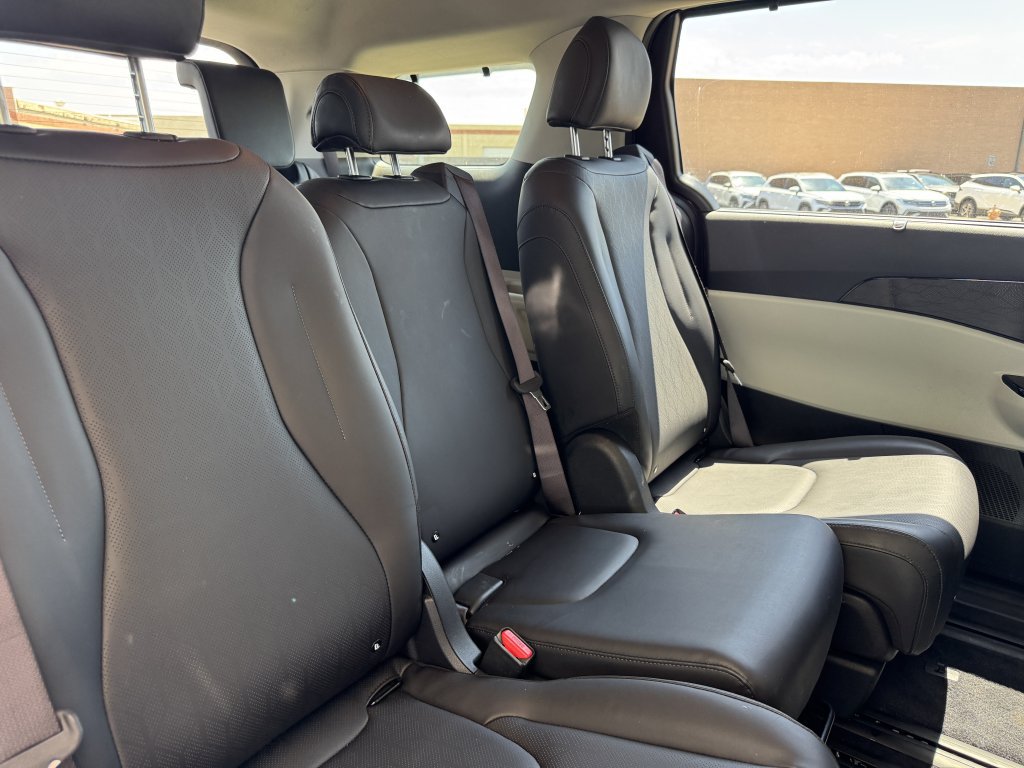 Used 2024 Kia Carnival EX FWD image 36