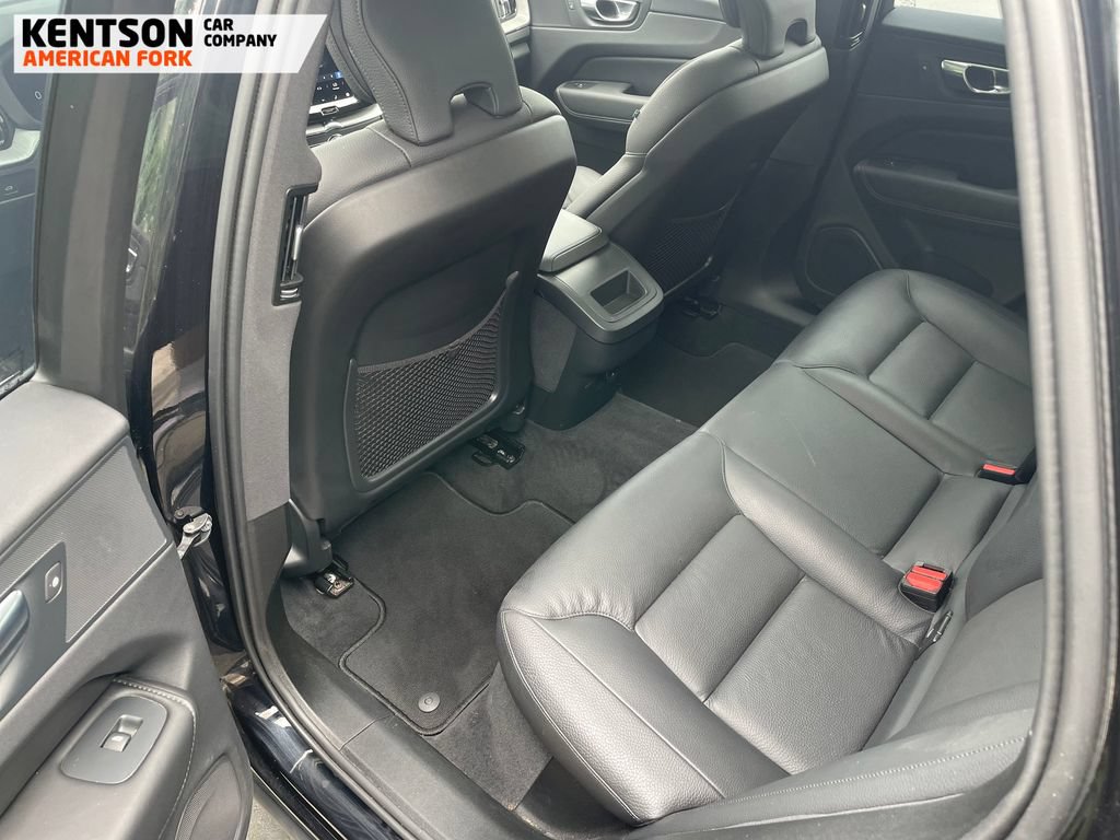 Used 2025 Volvo XC60 B5 Plus AWD/4WD image 36