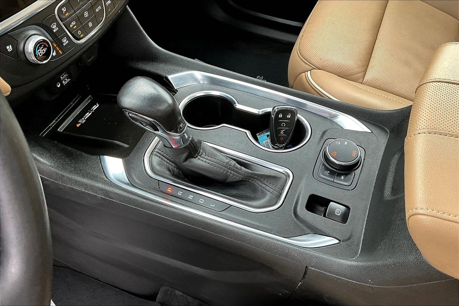 Used 2022 Chevrolet Traverse Premier image 19