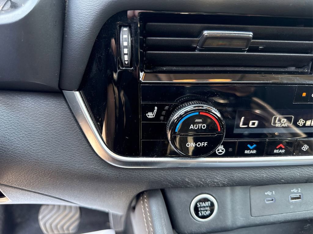 Used 2022 Nissan Rogue SL w/ SL Premium Package image 35