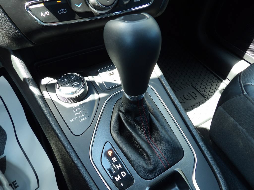 Used 2022 Jeep Cherokee Trailhawk w/ Sun, Sound & Nav Group AWD/4WD image 24
