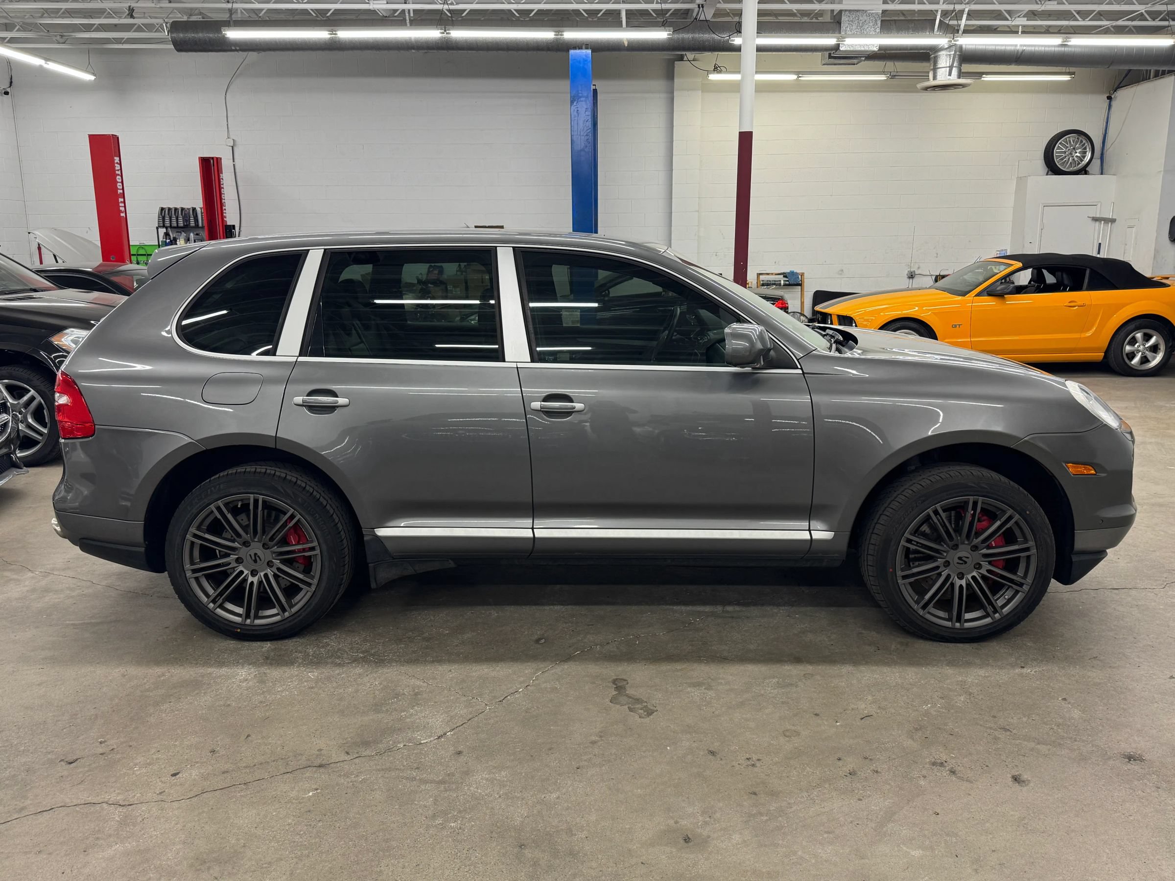 Used 2008 Porsche Cayenne Turbo AWD/4WD image 8
