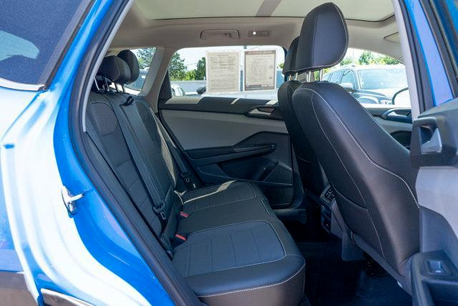 Certified 2023 Volkswagen Taos SE w/ Panoramic Sunroof Package AWD/4WD image 23