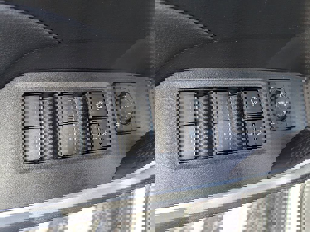 Used 2023 Toyota RAV4 XLE Premium image 16