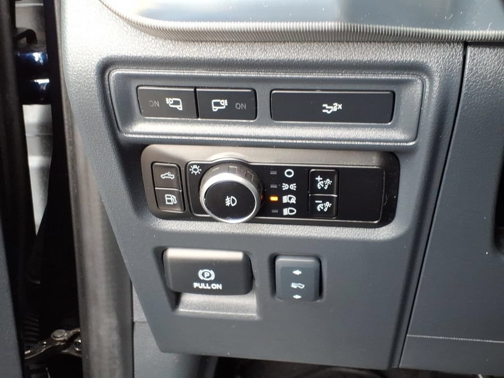 Used 2024 Ford F150 Lariat AWD/4WD image 37