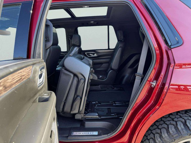 Used 2023 Chevrolet Tahoe Z71 w/ Luxury Package AWD/4WD image 38
