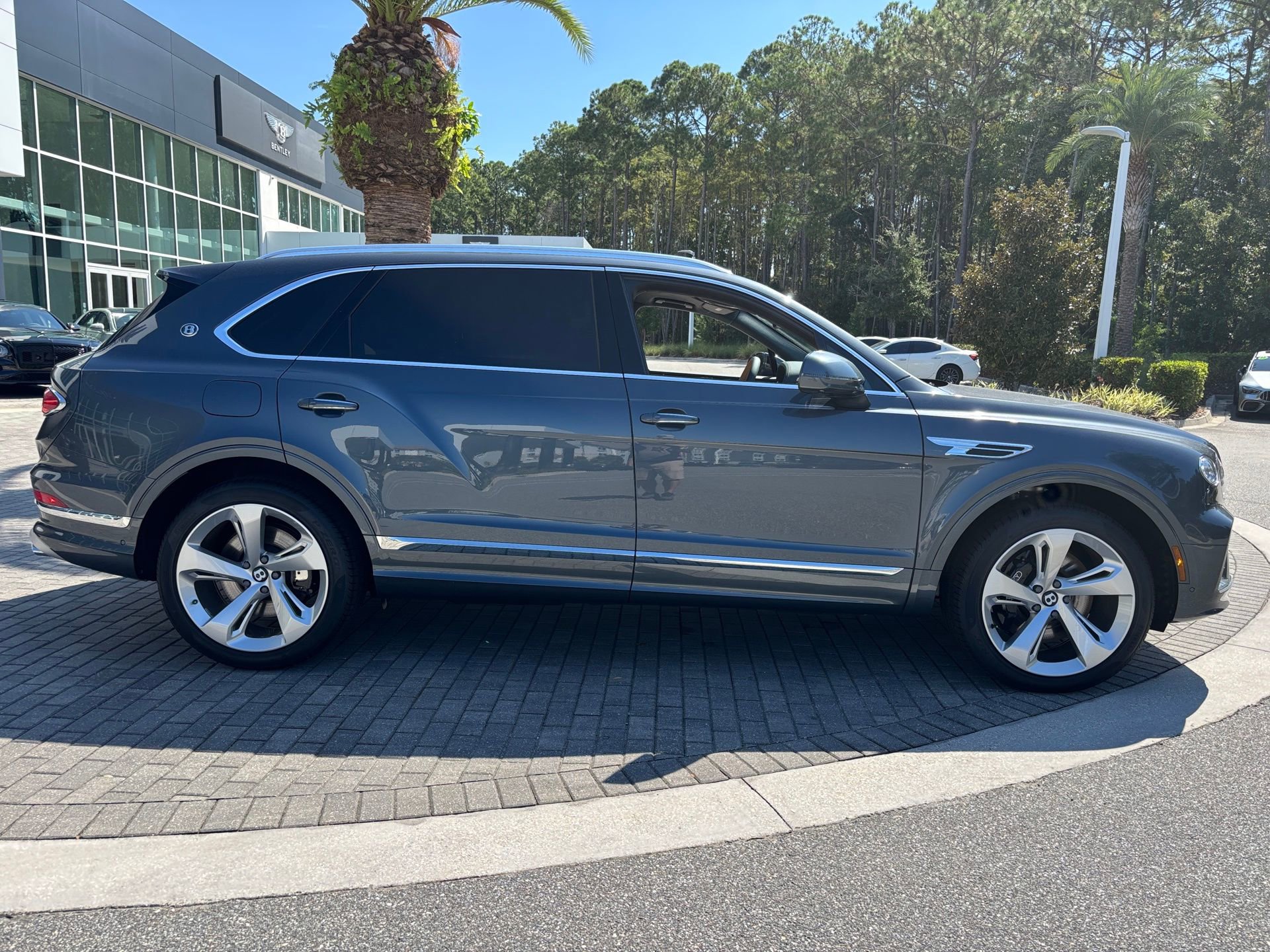 New 2025 Bentley Bentayga Extended Wheelbase image 5