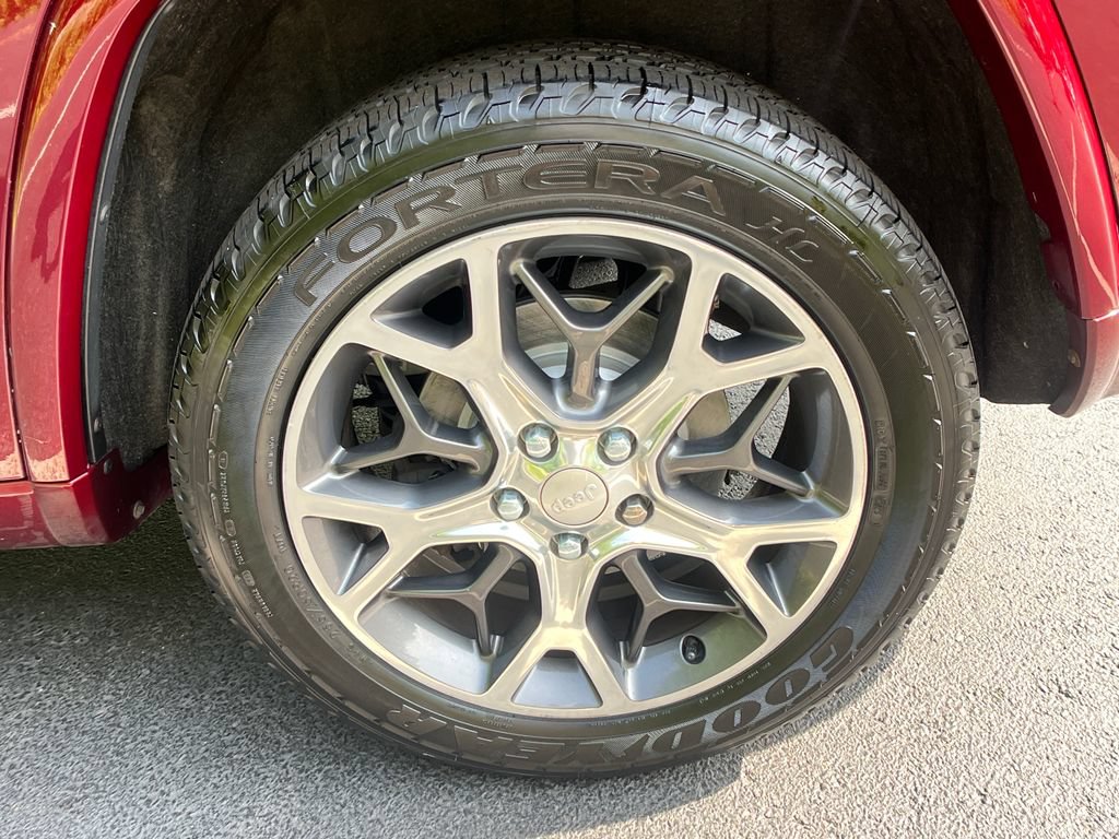 Used 2019 Jeep Grand Cherokee Overland AWD/4WD image 25
