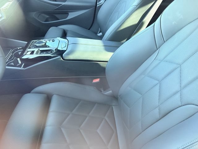 Used 2026 BMW i5 eDrive40 w/ Premium Package RWD image 9