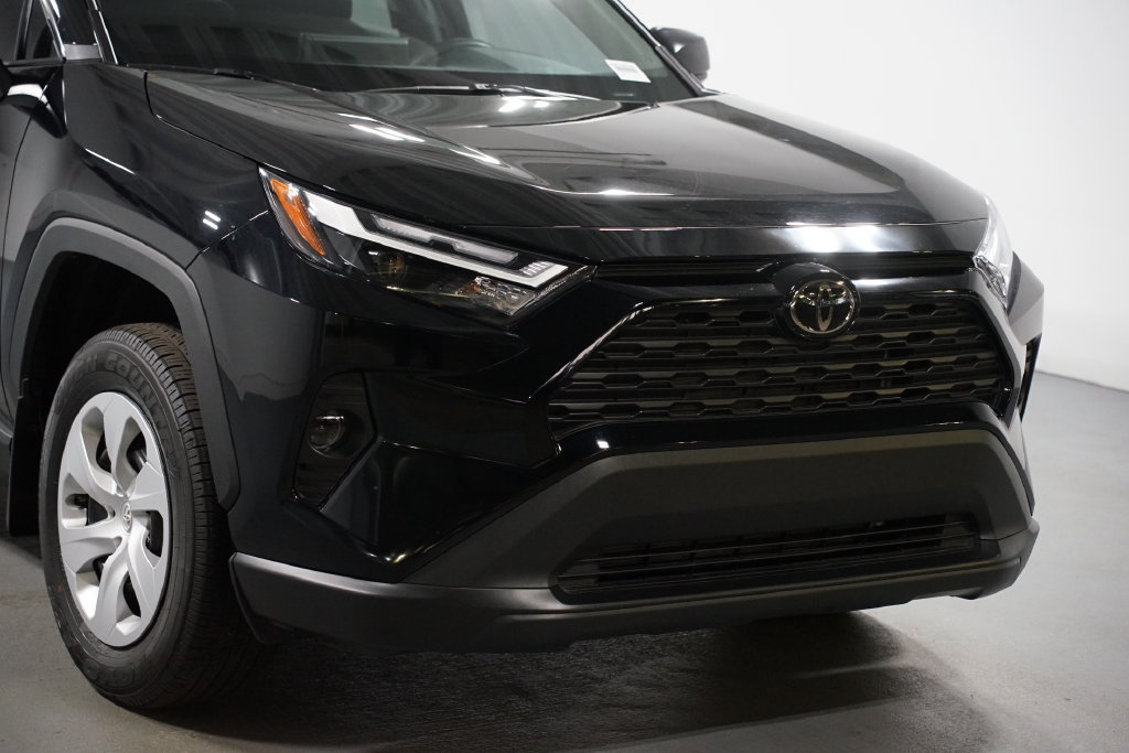 Certified 2025 Toyota RAV4 LE FWD image 4