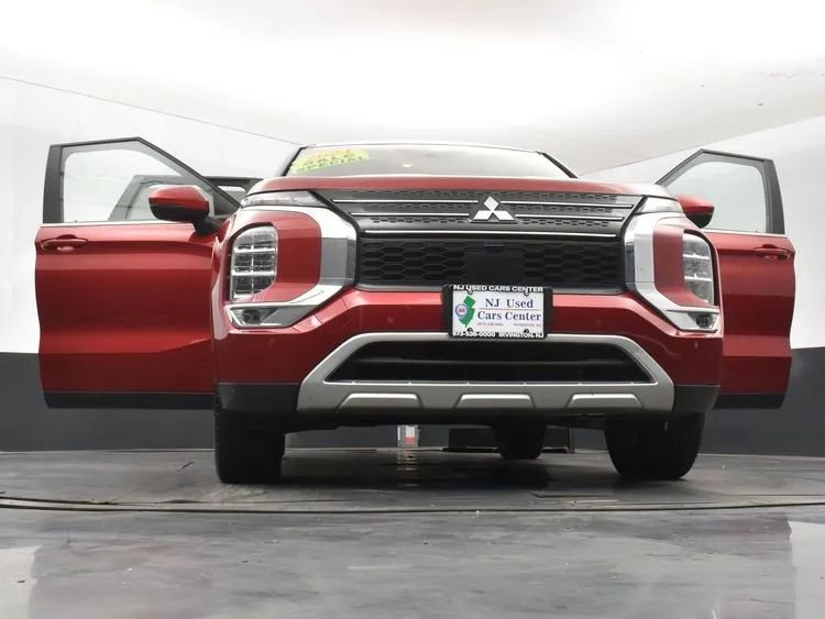 Used 2024 Mitsubishi Outlander FWD image 11