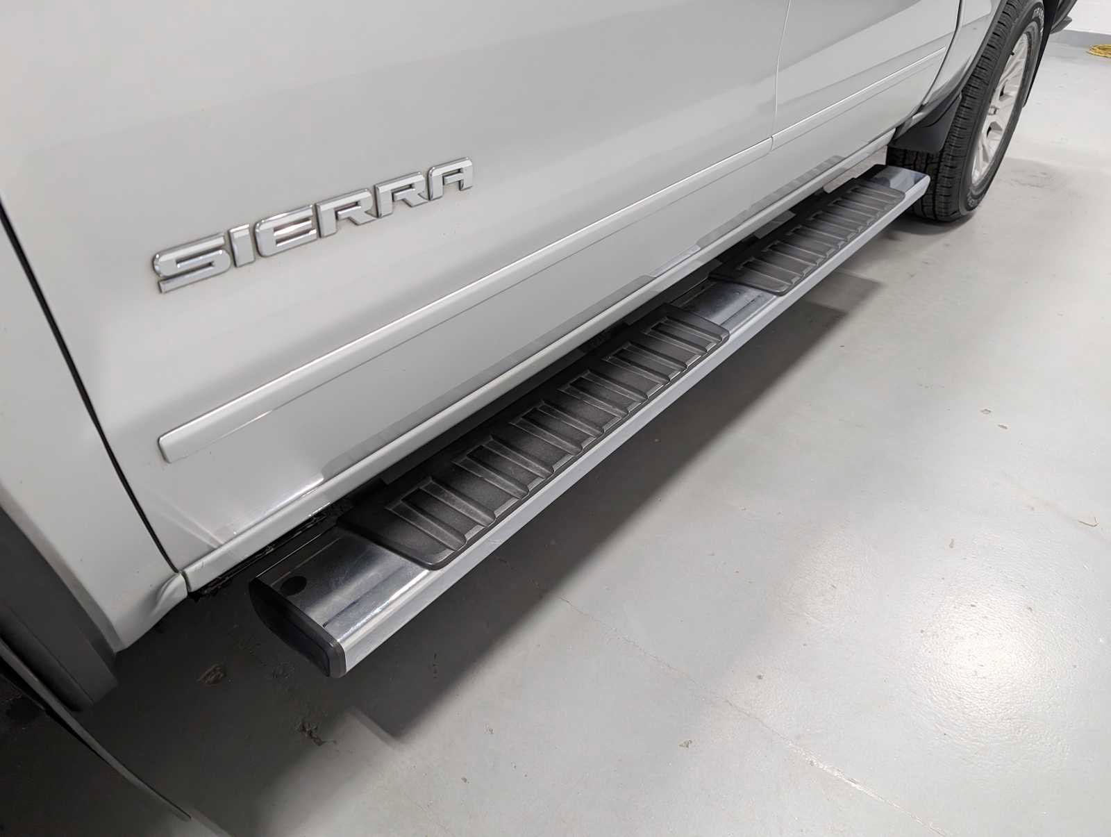 Used 2018 GMC Sierra 1500 SLE w/ SLE Value Package image 13