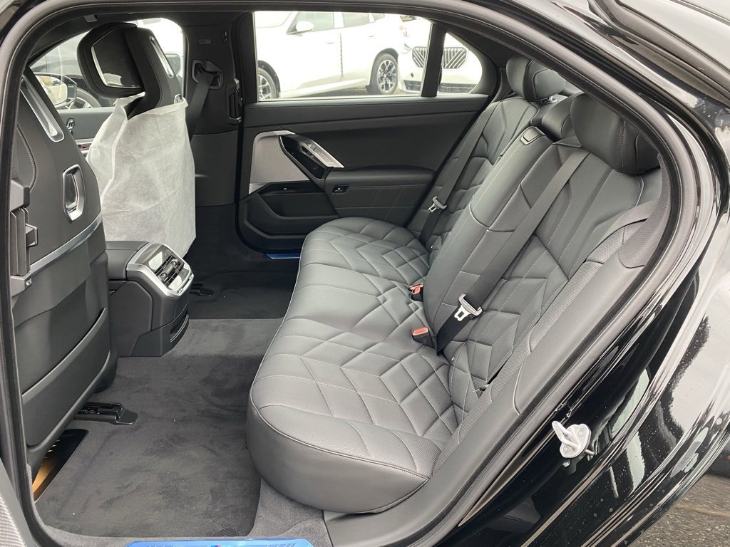 New 2026 BMW 760i xDrive w/ Premium Package image 12