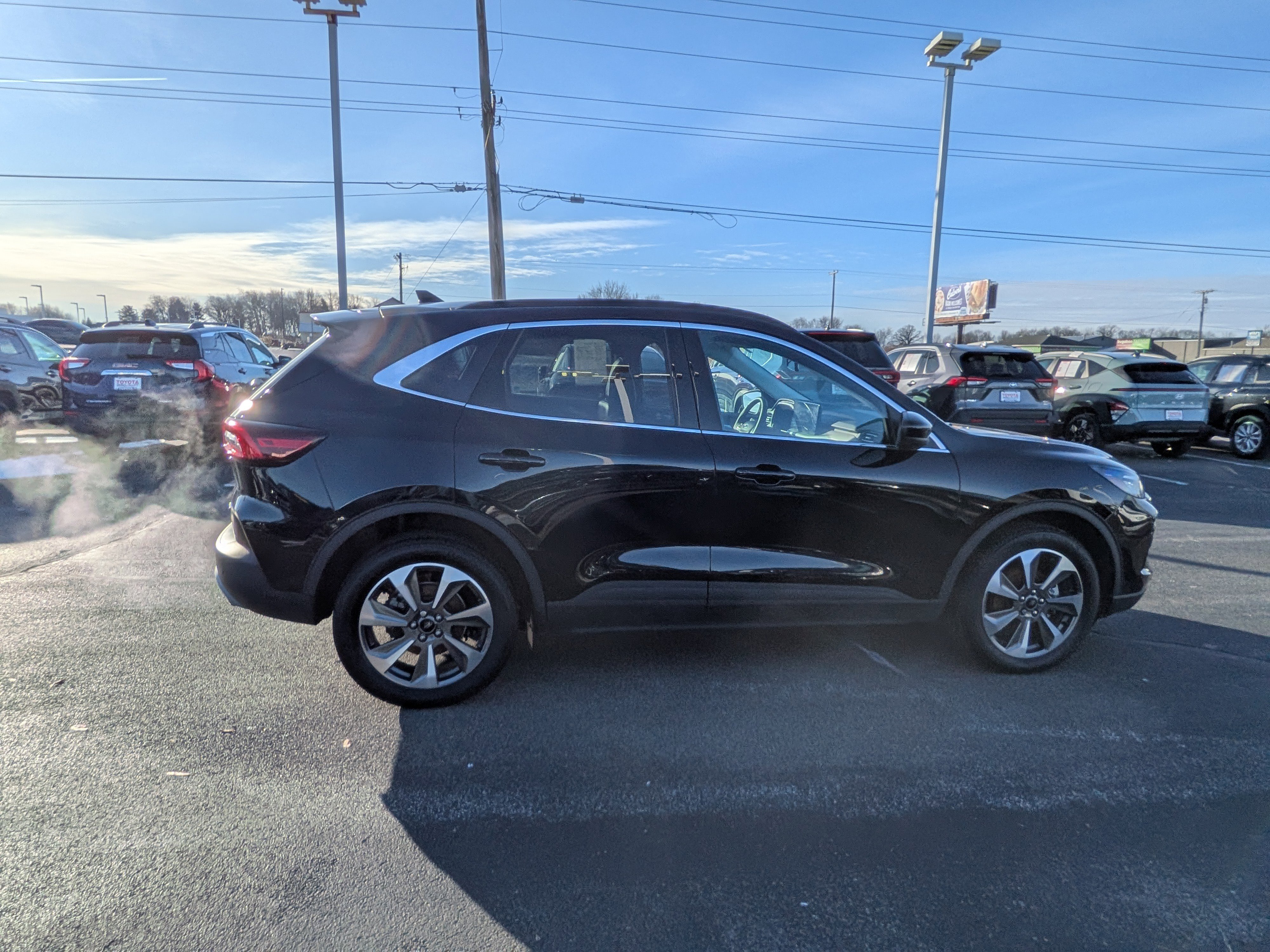 Used 2023 Ford Escape Platinum image 9