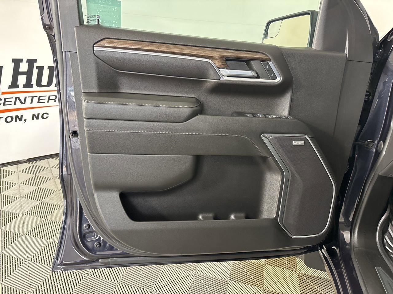 Used 2022 Chevrolet Silverado 1500 RST image 7