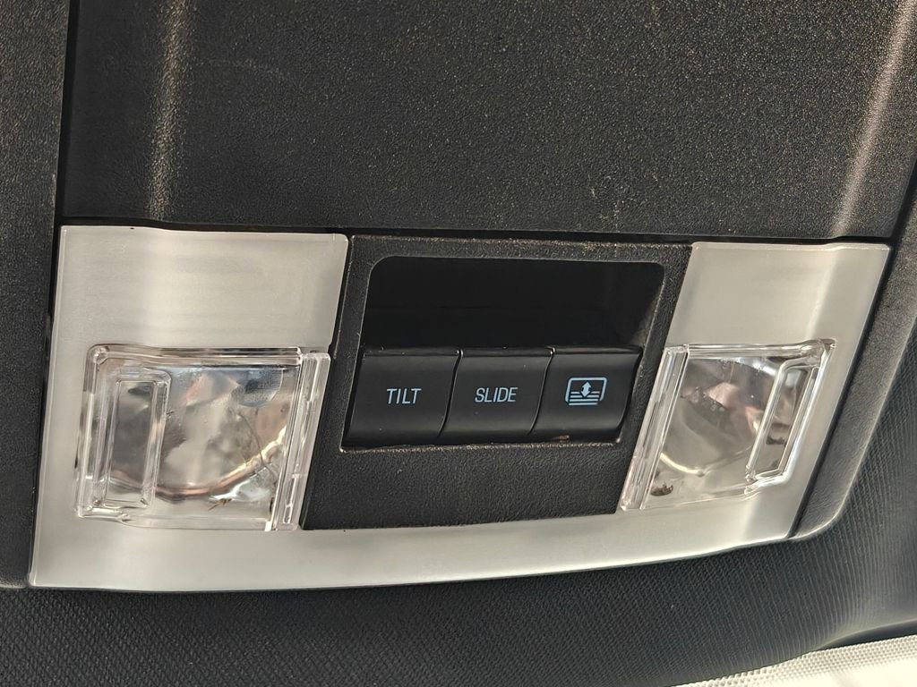 Used 2018 Ford Explorer XLT w/ XLT Appearance Package image 11