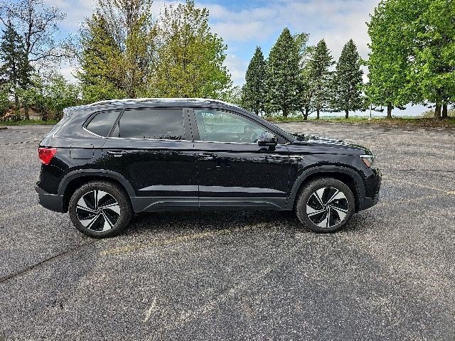 Used 2024 Volkswagen Taos SE AWD/4WD image 7