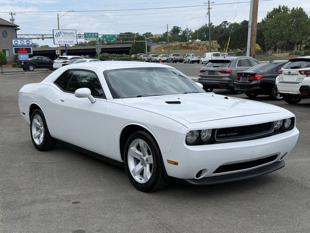 Used 2013 Dodge Challenger SXT RWD image 2