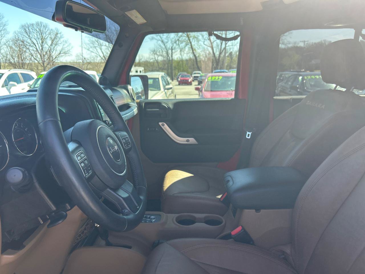 Used 2014 Jeep Wrangler Unlimited Sahara w/ Connectivity Group AWD/4WD image 18