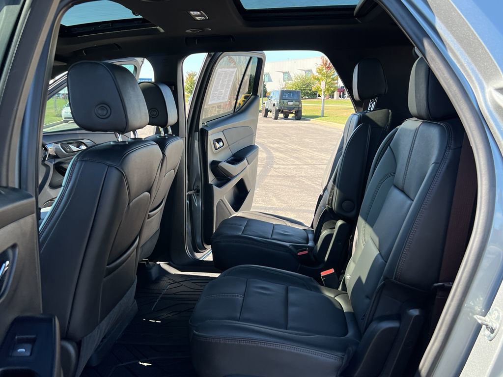 Used 2023 Chevrolet Traverse RS image 38