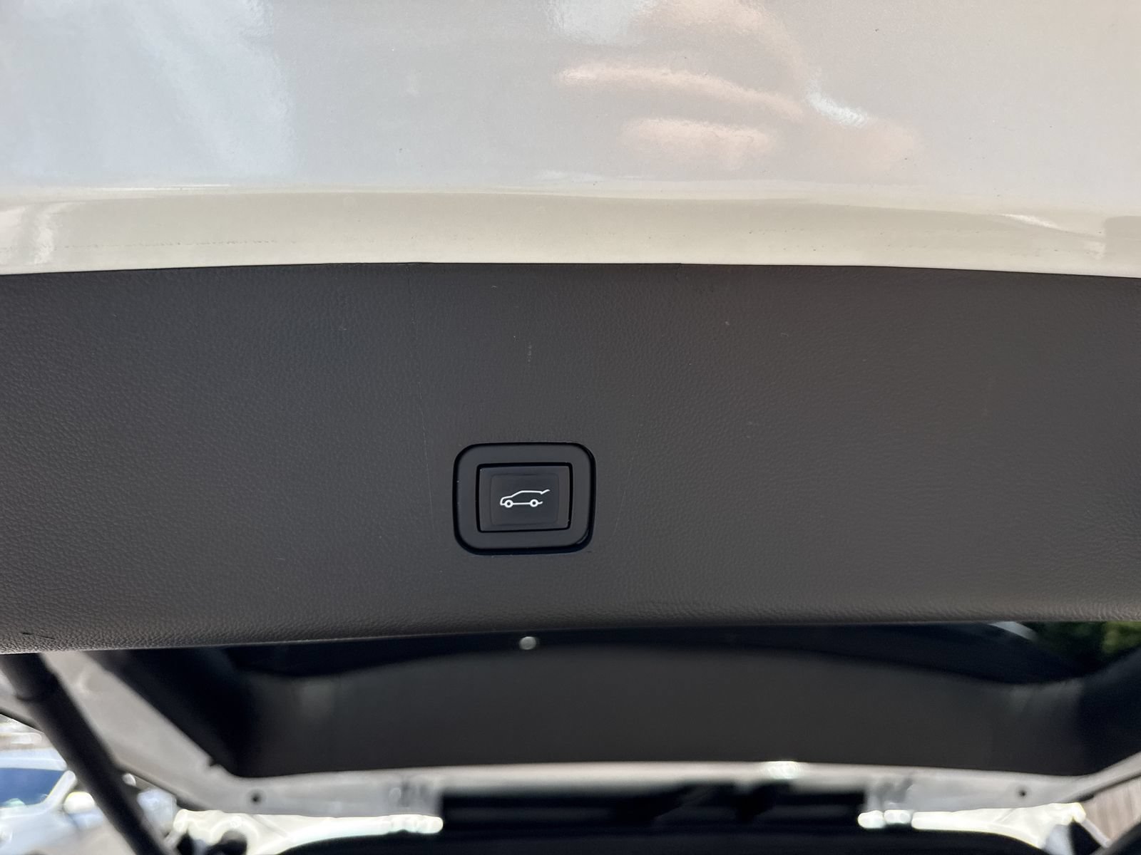 Used 2023 Chevrolet Traverse LT w/ Rear Camera Mirror Package FWD image 33