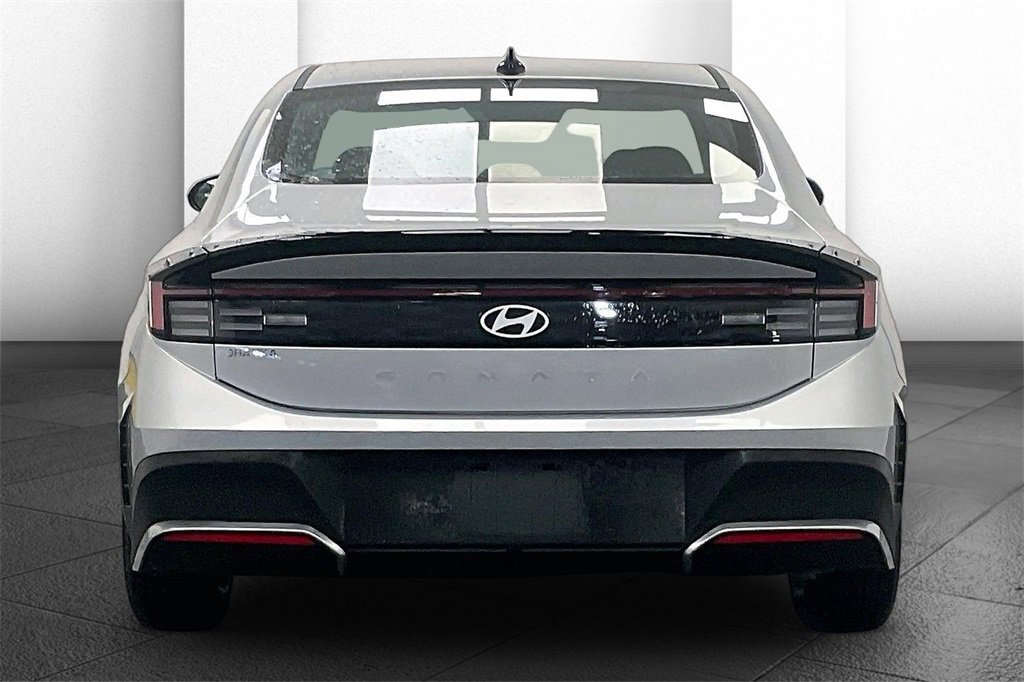 Certified 2025 Hyundai Sonata SE image 3