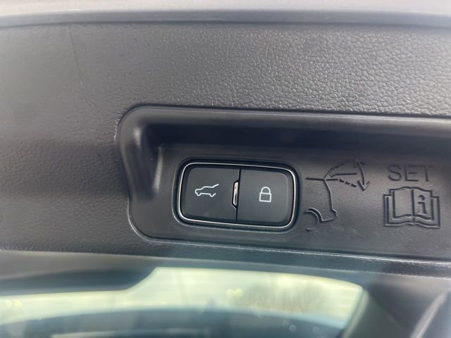 Used 2022 Ford Explorer XLT w/ Equipment Group 202A image 8