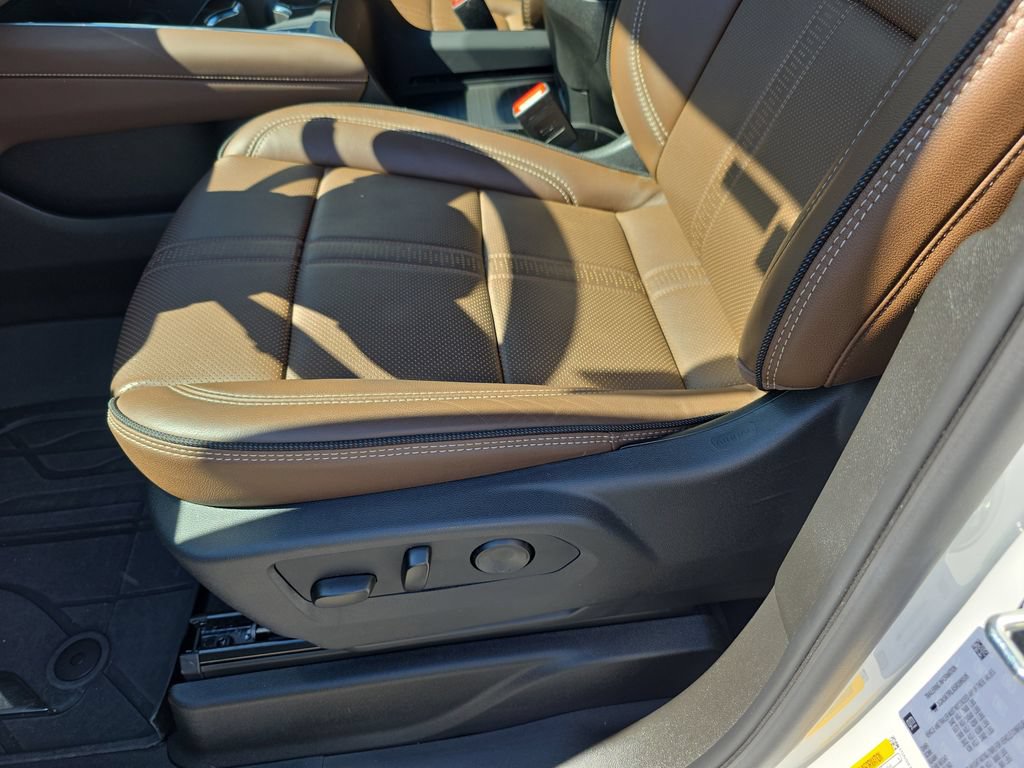 Used 2025 Chevrolet Tahoe High Country AWD/4WD image 20