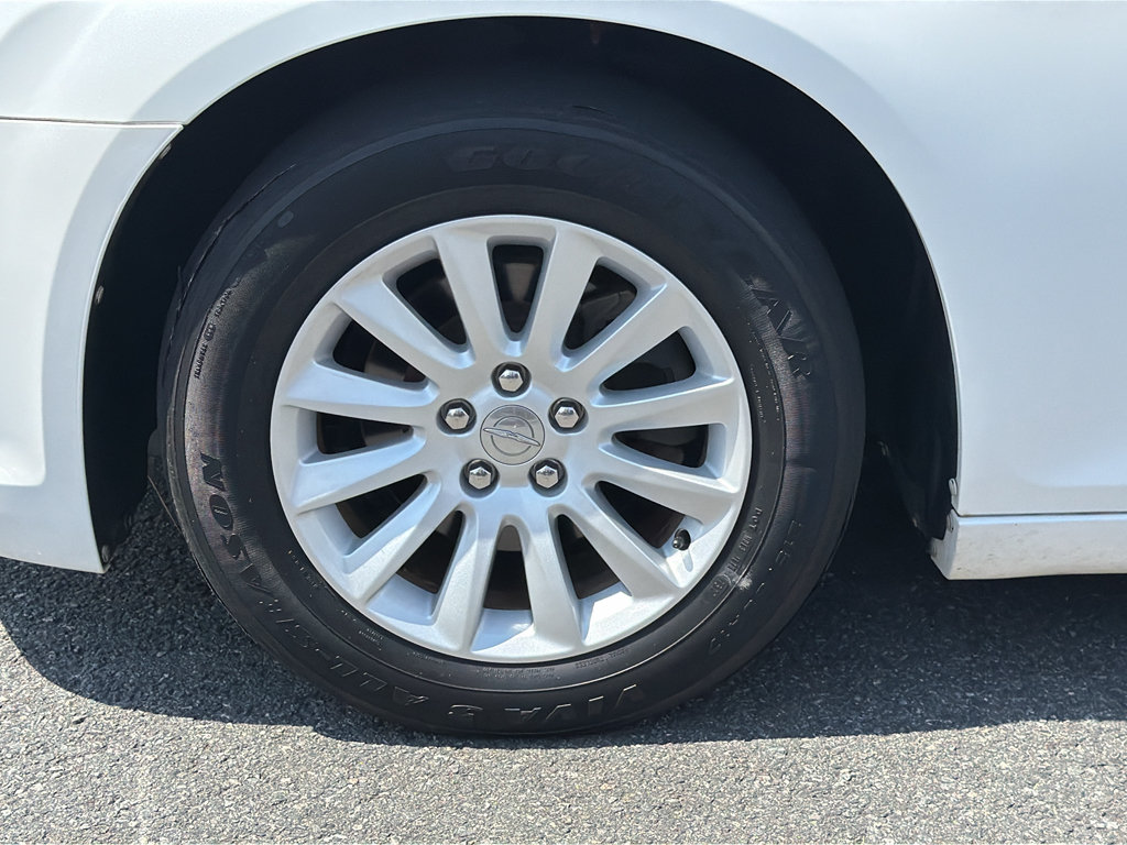 Used 2013 Chrysler 300 RWD image 31