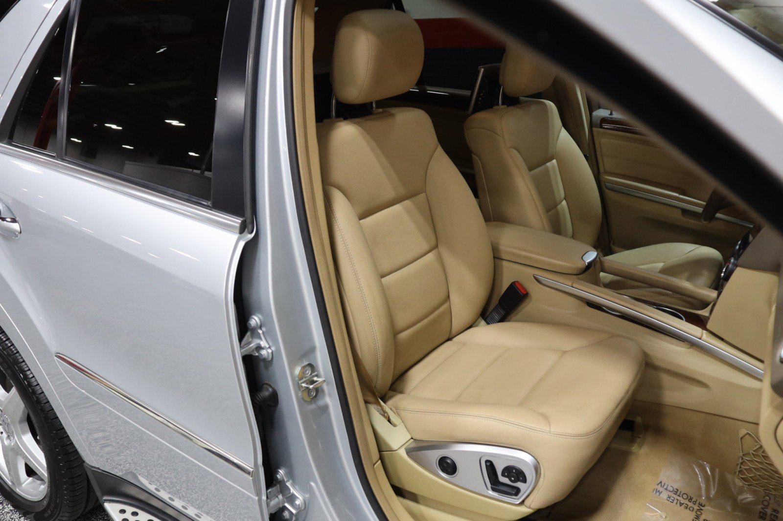 Used 2009 Mercedes-Benz ML 550 4MATIC image 46