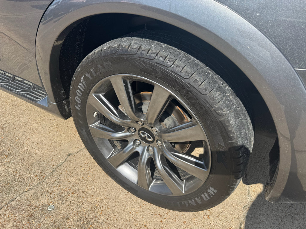 Used 2017 INFINITI QX80 Signature Edition RWD image 10