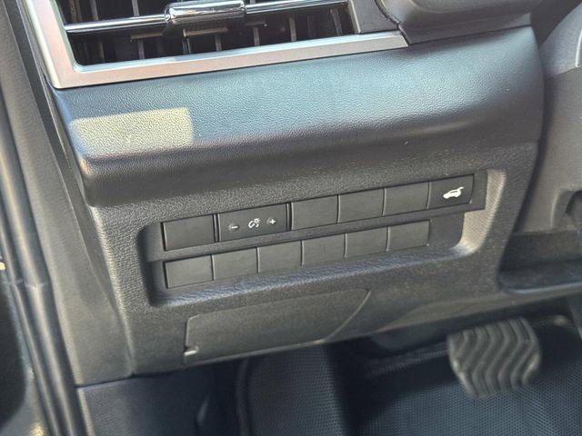 Used 2023 Mitsubishi Outlander SE FWD image 29