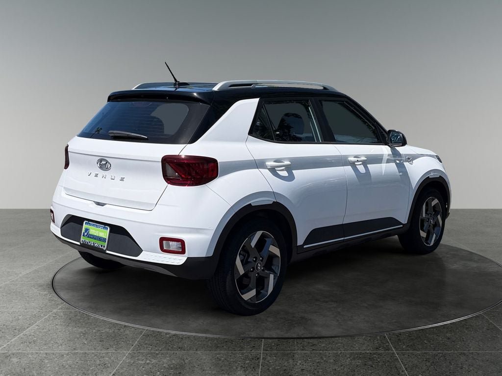 Used 2023 Hyundai Venue Limited FWD image 9