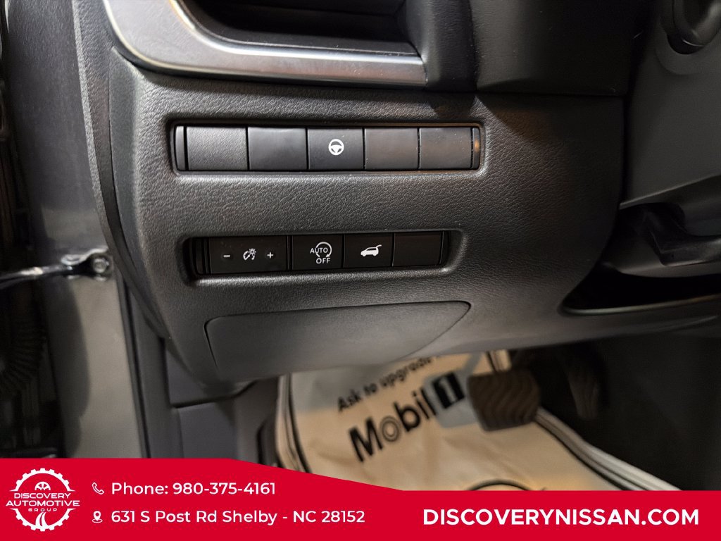 Certified 2025 Nissan Rogue SV AWD/4WD image 14
