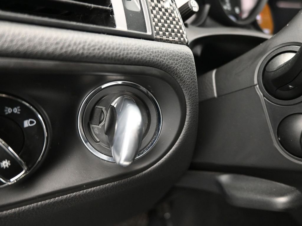 Used 2024 Porsche Macan Turbo image 29