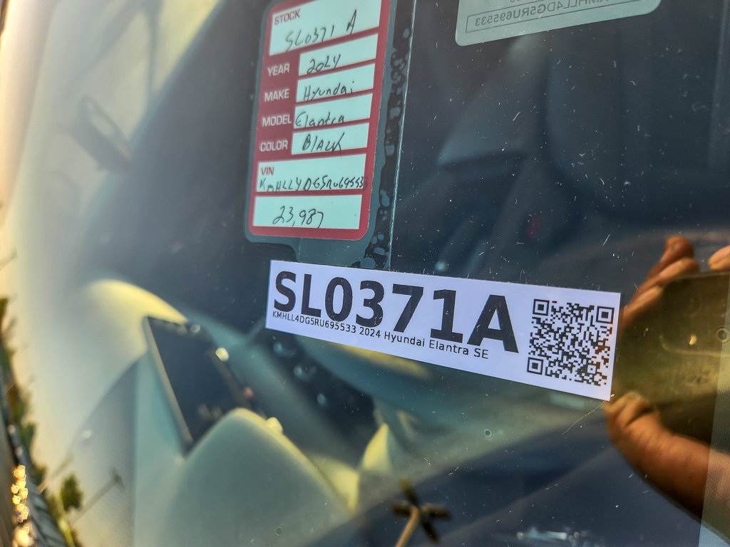 Used 2024 Hyundai Elantra SE FWD image 23
