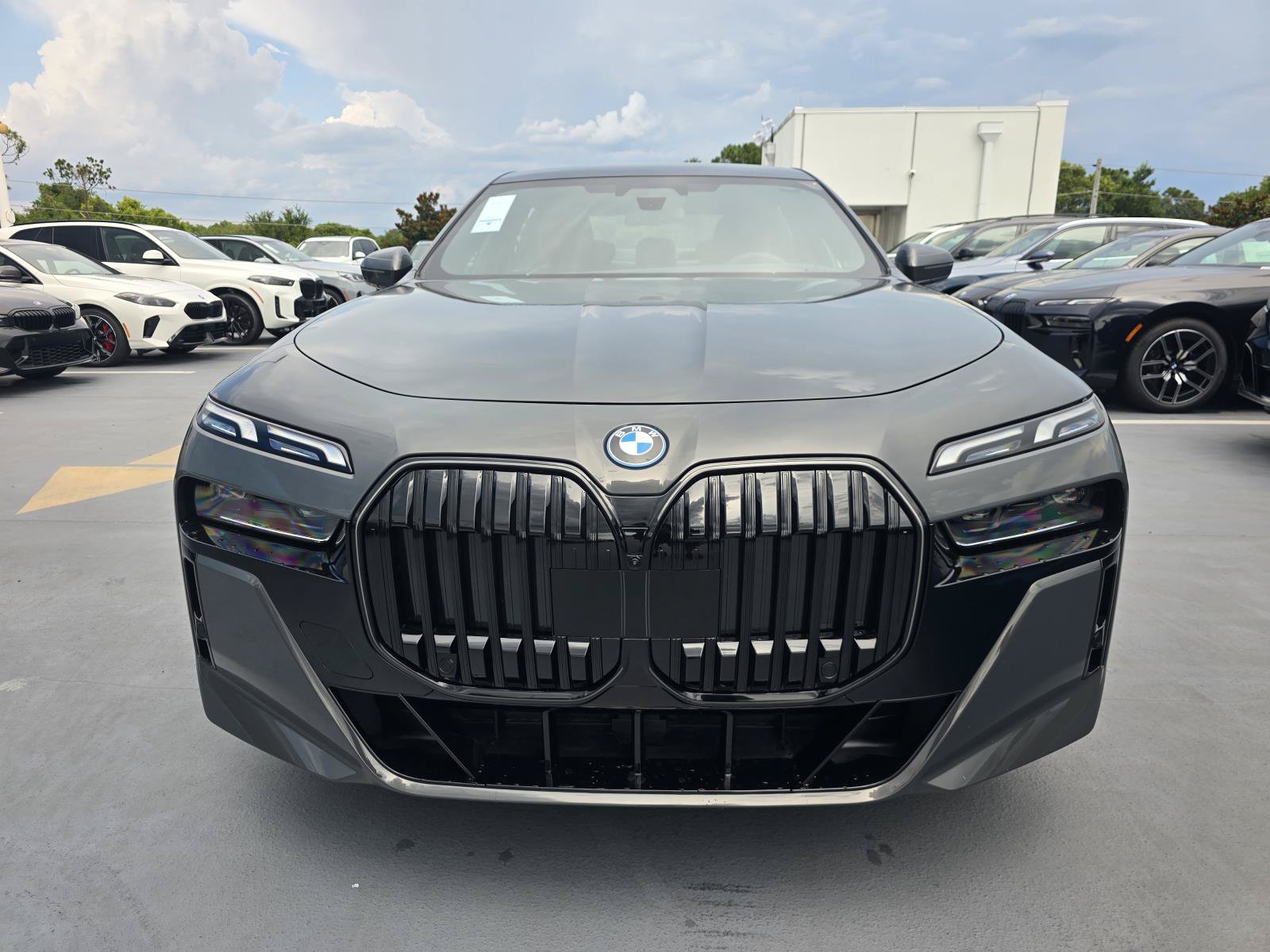 New 2026 BMW 750e xDrive AWD/4WD image 2