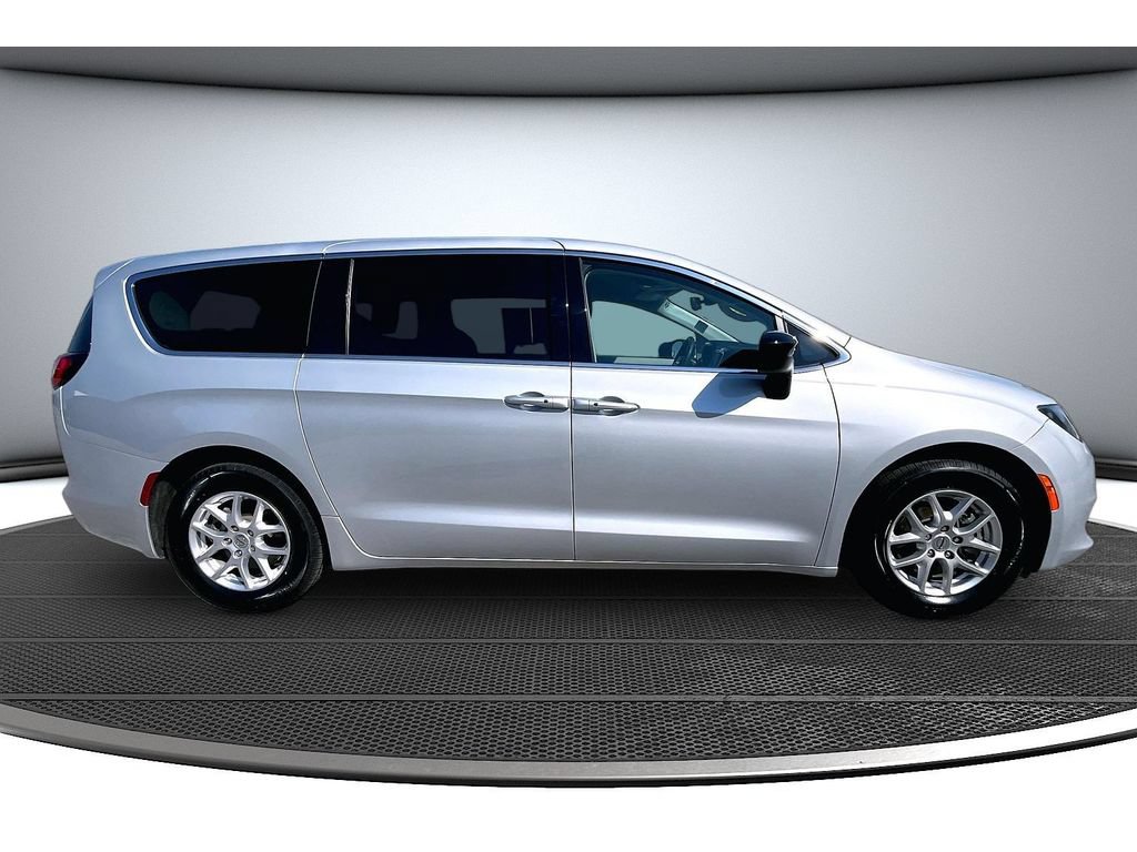Certified 2024 Chrysler Voyager LX FWD image 15