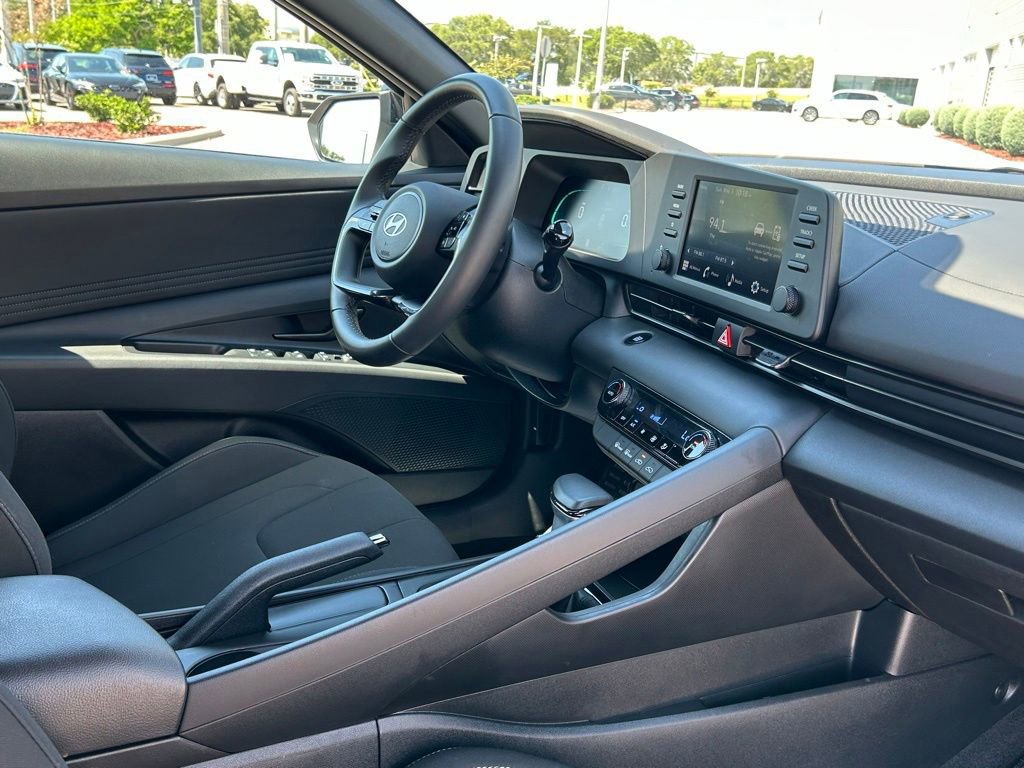 Used 2025 Hyundai Elantra Sport FWD image 51