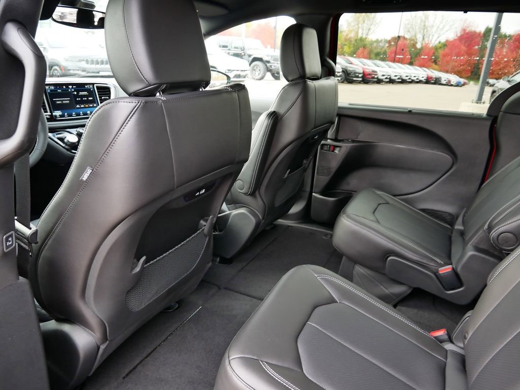 New 2026 Chrysler Pacifica Select image 7