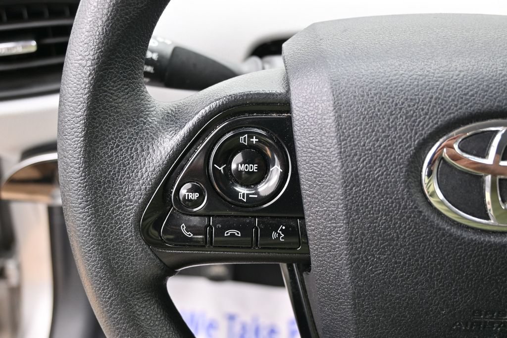 Used 2022 Toyota Prius LE FWD image 18