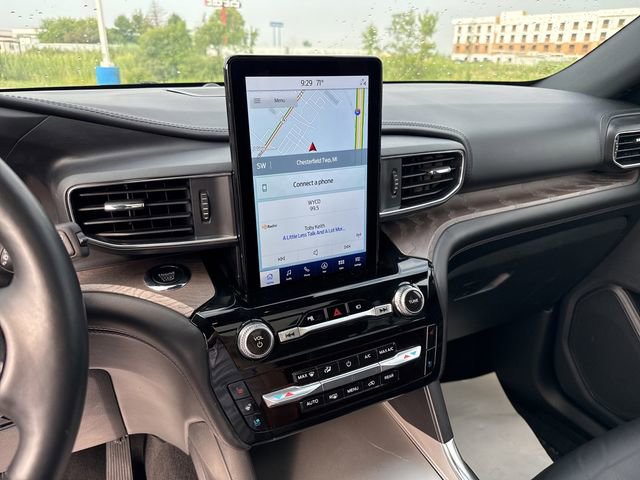 Used 2023 Ford Explorer Platinum w/ Technology Package image 27