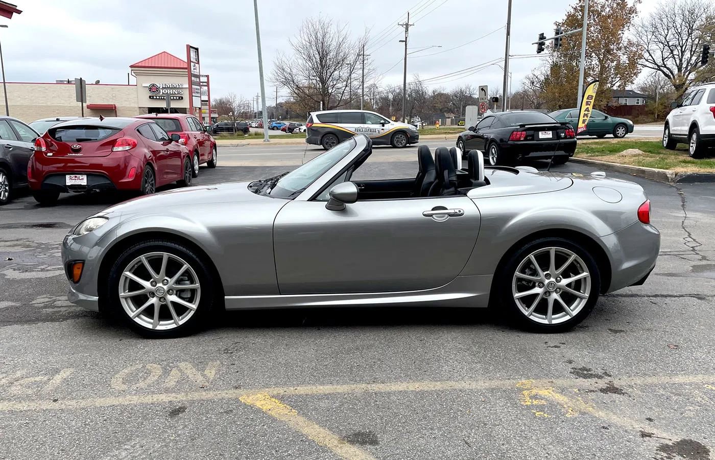 Used 2010 MAZDA MX-5 Miata Grand Touring w/ Premium Pkg image 4