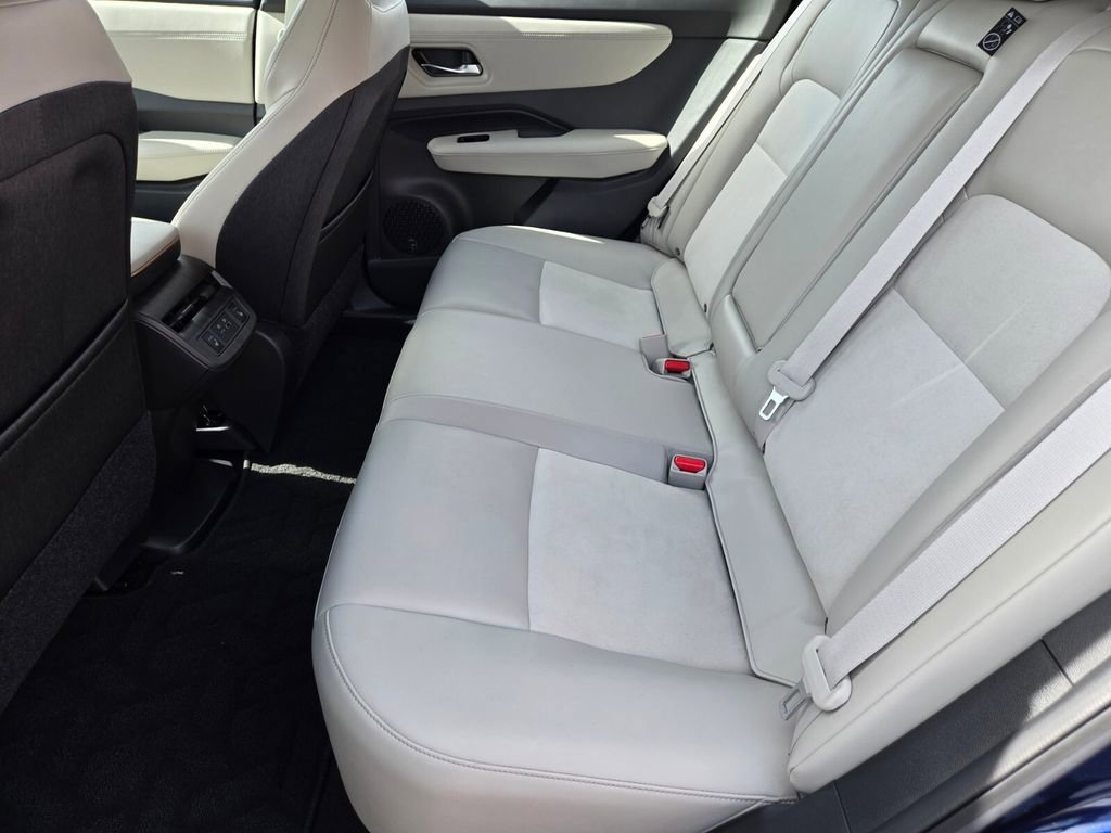 Used 2024 Nissan Ariya FWD image 12