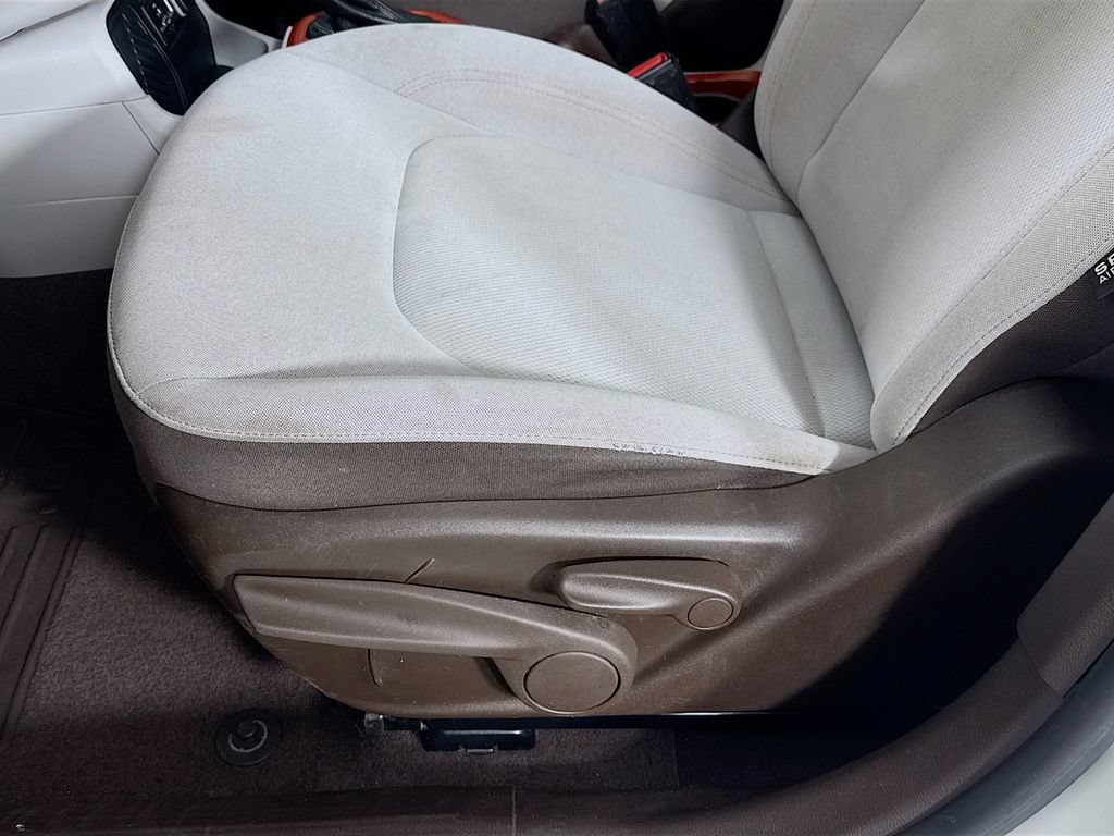 Used 2017 Jeep Renegade Latitude FWD image 22