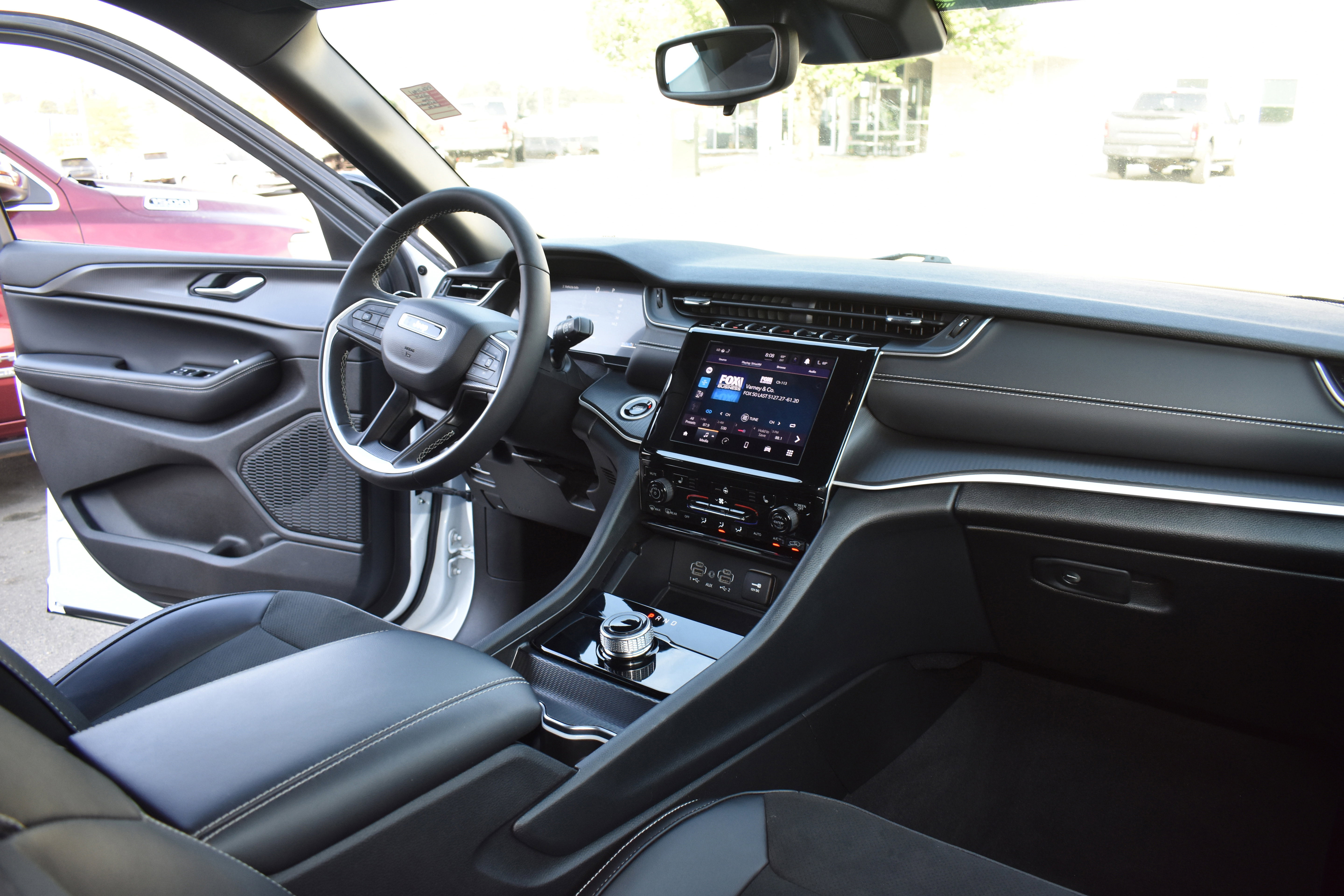 Used 2024 Jeep Grand Cherokee Altitude image 28